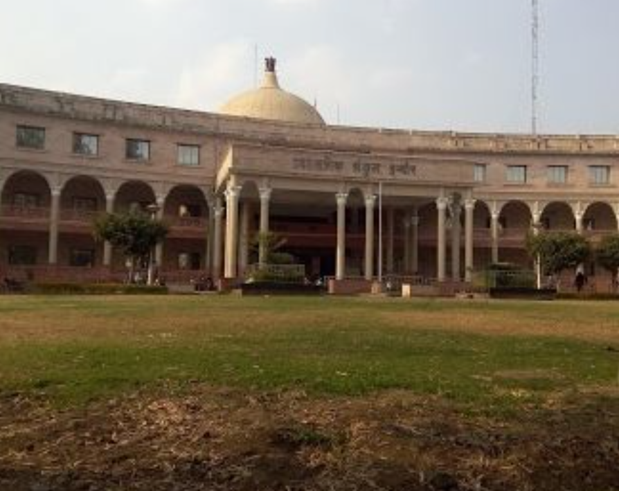इंदौर :कलेक्टर का फैसला- अनिवार्य नहीं करेंगे हेलमेट