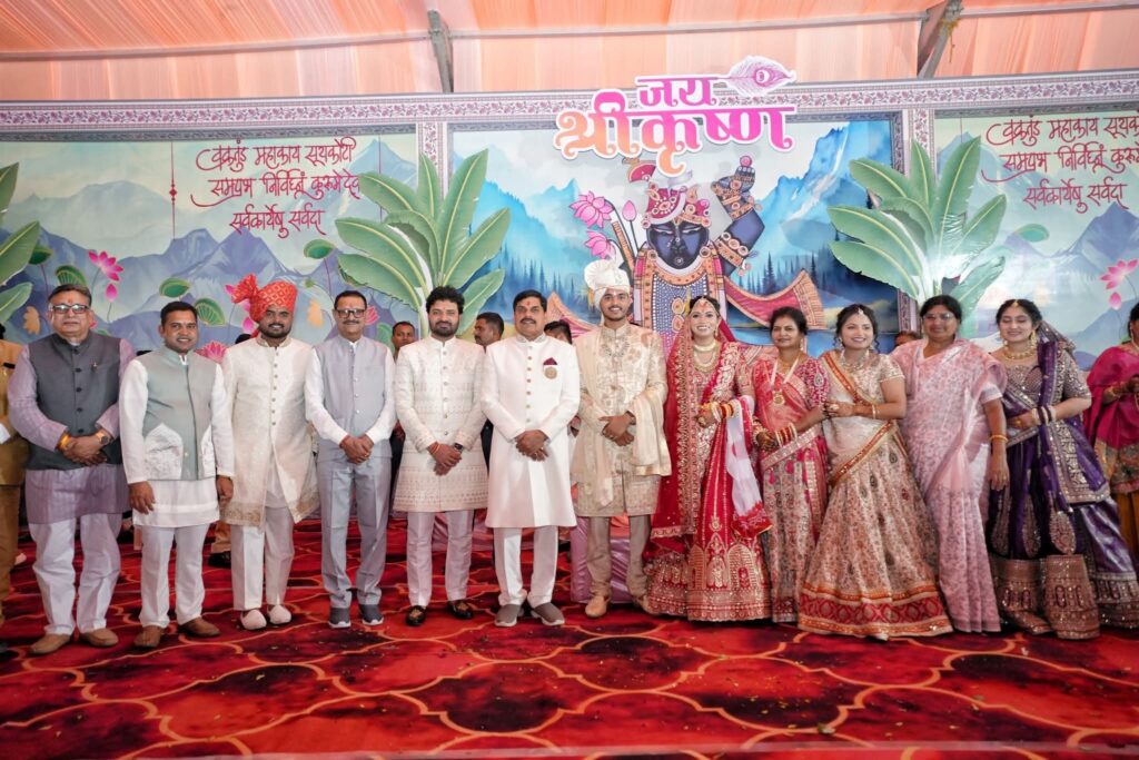 आडंबर के दौर में सुचिता का नया प्रतिमान, सामूहिक विवाह में बेटे की शादी